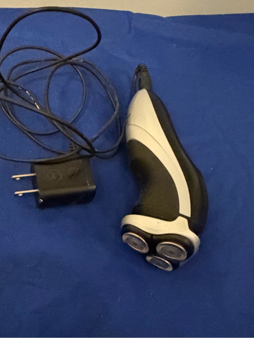 PHILLIPS Norelco Electric Rotary Shaver with Charger